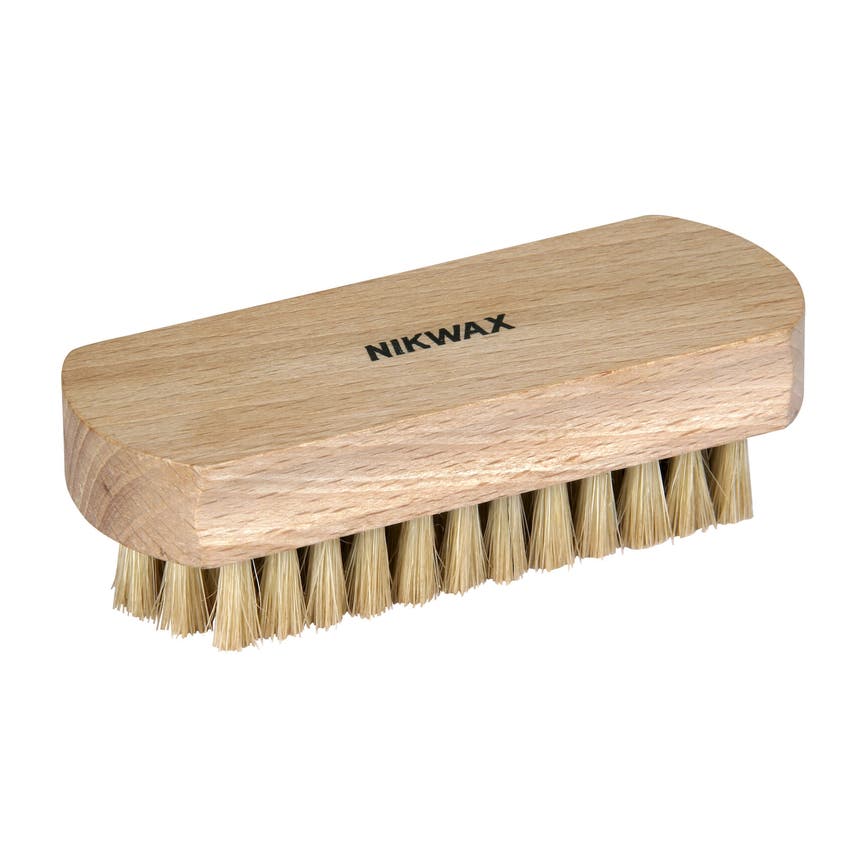 14091-nikwax-brosse-chaussures-randonnee.png