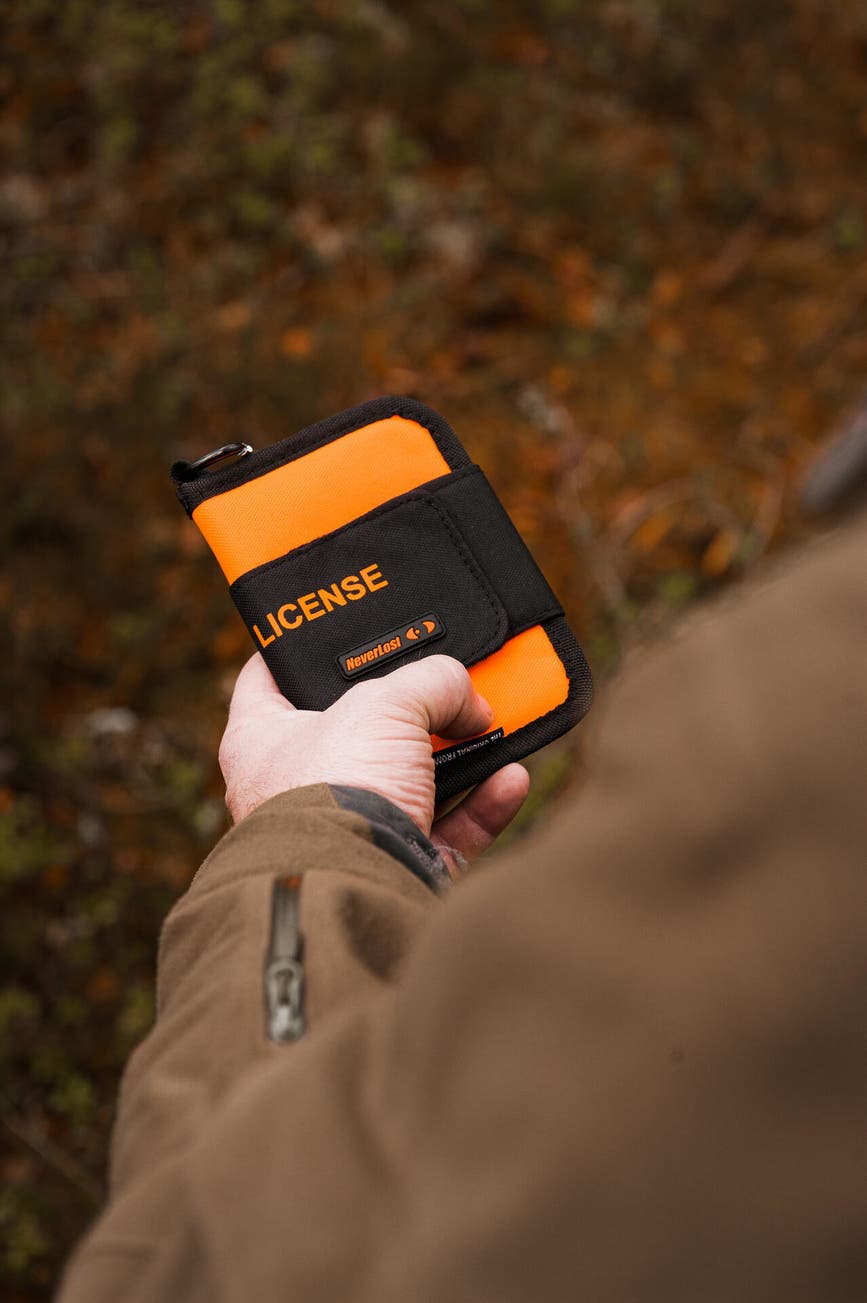 1-0-web_image_neverlost_licence_wallet_for_licenses_an_neverlost_license_pocket-1408925701_plid_1150.png